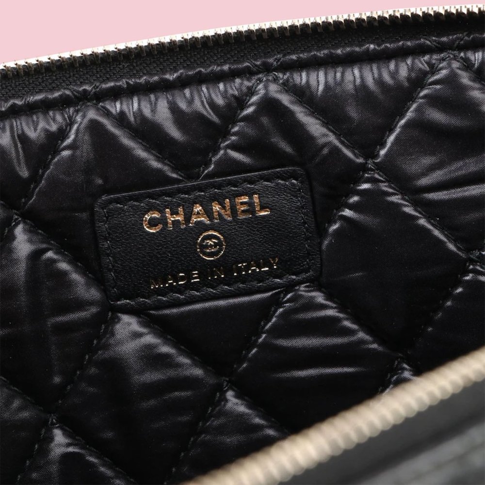 Chanel Large Diamond Quilted Lambskin O Case Clutch - Picture 6 of 12